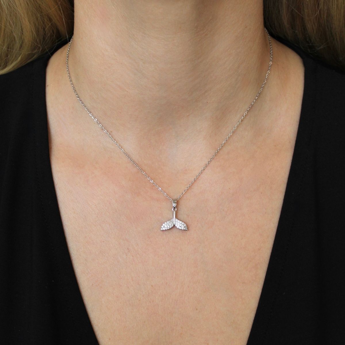 Taşlı Yunus Kuyruğu Figürlü Gümüş Renk Çelik Kadın Zincir Kolye