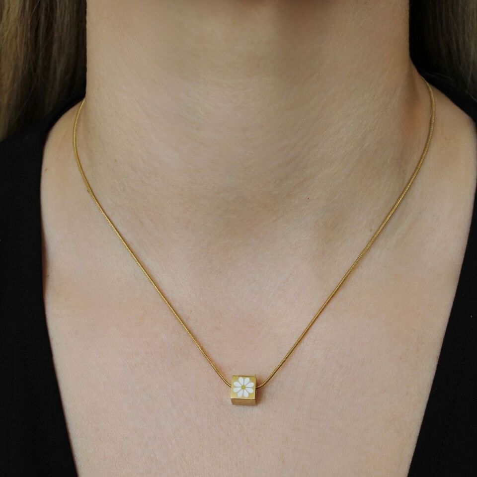 Küp Papatya Figür Gold Renk Kadın Kolye